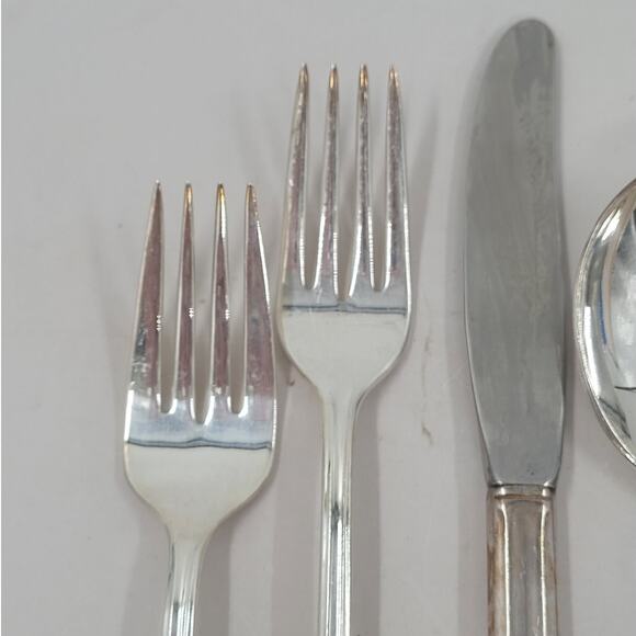 Rogers Brothers Silverplate Eternally Yours Coquette 5 Piece Setting 5-8 - Picture 8 of 12